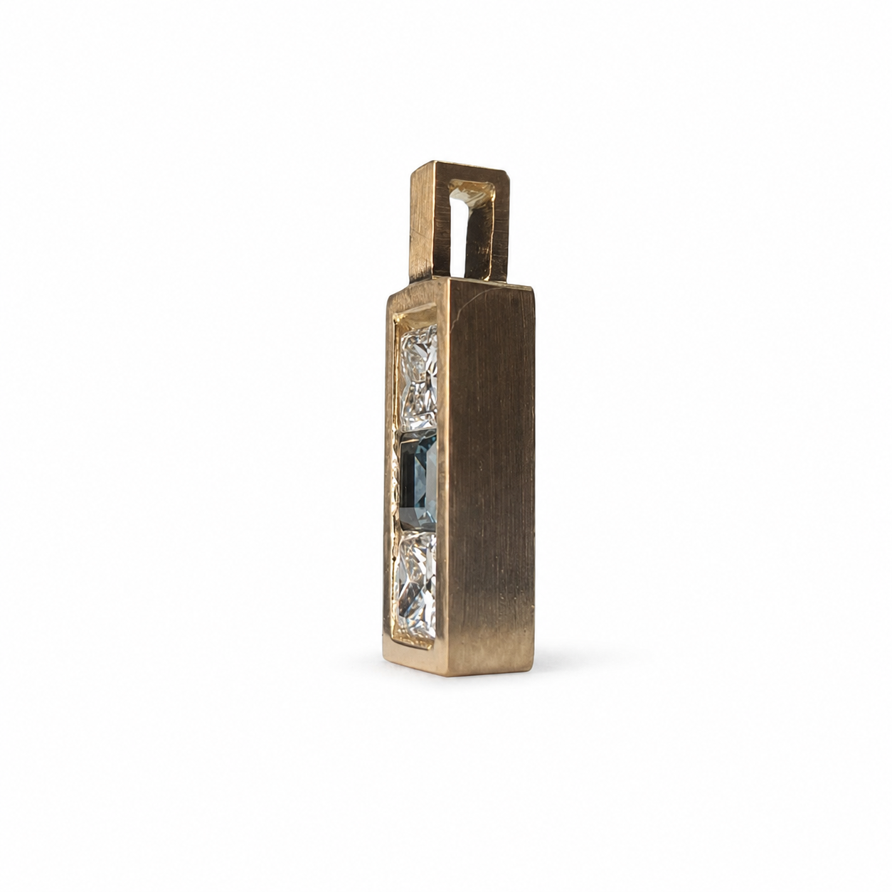 Montana Sapphire & Lab Diamond Pendant | Carbon & Gold